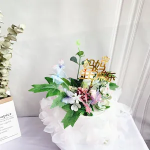 Vista dettagliata del set di decorazioni per torta festa della mamma con topper e fiori.