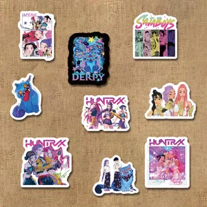 Gedetailleerd overzicht van waterdichte anime-stickers met coole personages en ontwerpen.