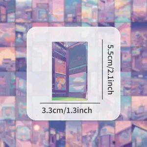Gedetailleerd weergave van de roze met de hand getekende anime landschap sticker met afmetingen.