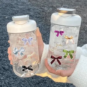 Transparante plastic shaker waterfles met schattige strik stickers en handige maatstrepen