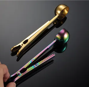 Stainless steel measuring spoon with sealing clip, dual-purpose coffee scoop, detail view.