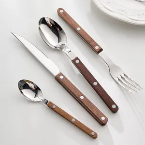 Ensemble de couverts en acier inoxydable avec manches effet bois couteau cuillère et fourchette