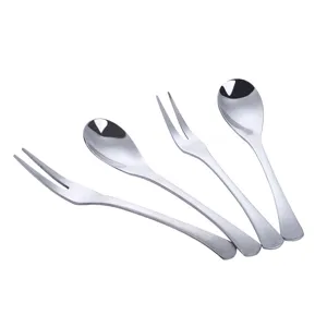 Ensemble de couverts en acier inoxydable mini cuillères et four à fruits pour yaourt crème.