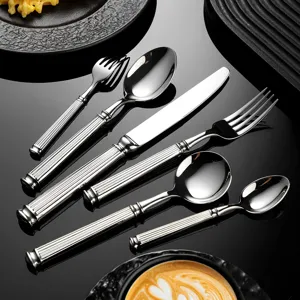Ensemble de couverts en acier inoxydable 6 pieces avec poignee style colonne romaine.
