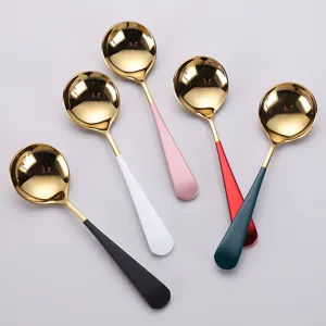 Juego de 5 cucharas doradas de acero inoxidable con mangos de colores para cocina y postres.
