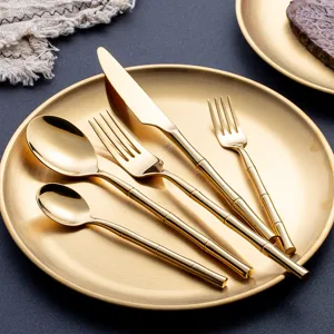 Ensemble de couverts en acier inoxydable dore poignee bambou elegant couteau cuillere fourchette
