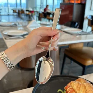 Cuchara de acero inoxidable de mango largo, diseño cuadrado moderno para café, postre, cena.