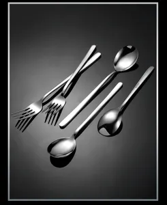Edelstahl Besteck Set mit koreanischen Löffeln und Gabeln, elegant und langlebig im Design.
