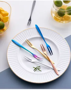 Edelstahl Kuchengabeln Set, kleine Kaffeegabeln zweizinkig, elegantes Besteck für Dessert.