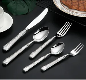 Luxe 5-delige bestekset van 304 roestvrij staal met elegant gesmeed tarwepatroon handvat.