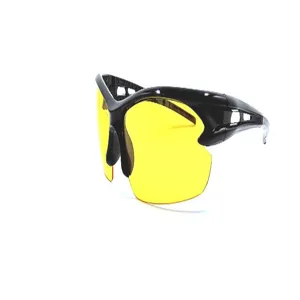 Vista dettagliata di occhiali sportivi gialli da ciclismo, antivento e visione notturna.