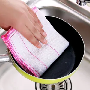 Vue détaillée d'un chiffon de vaisselle à 5 couches nettoyant la poêle, coton anti-graisse.