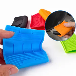Silicone pot handle grips anti-scalp heat resistant kitchen silicone clips for pans and pots.