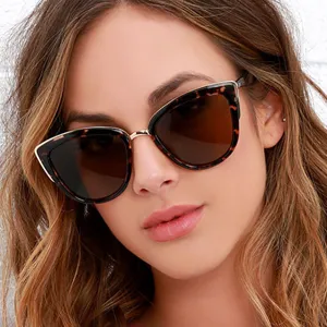 Gafas de sol de ojo de gato de moda para mujer con montura carey y lentes marrones degradadas