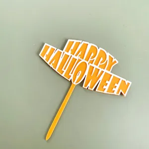 Adorno para tarta de Halloween en acrílico naranja y blanco, perfecto para fiestas temáticas.