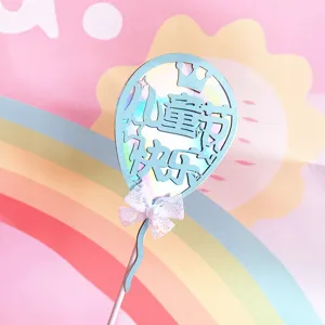 Acryl Ballon Tortenaufsatz Detail mit Schleife und Perle für Kinderparty Dekoration.