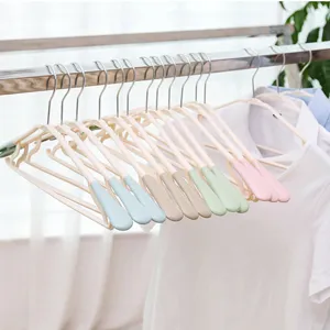Adult seamless plastic clothes hangers with wide shoulders and non-slip colored tips for daily use.