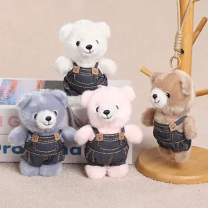 Simpatico portachiavi in peluche orso con salopette in denim, morbido ciondolo borsa.