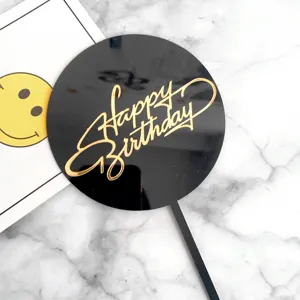 Décoration de gâteau Joyeux Anniversaire en acrylique noir pour table de fête et détails.