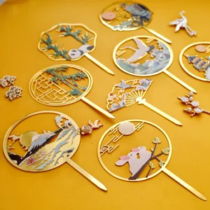 Set de cake toppers de metal y acrílico estilo chino con conejos y pandas adorables.