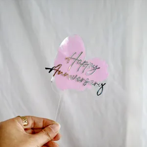 Acryl Happy Anniversary taarttopper detail, roze hart ontwerp decoratie voor feest.