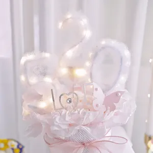 Topper de gâteau en coton numéro 520 LED avec panneau LOVE en métal et papillon rose.