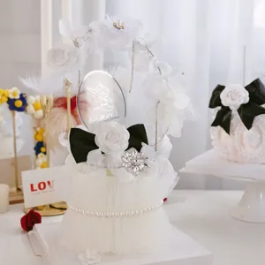 Elegant topper de gateau camelia avec noeud noir perles pour fete de luxe et fete des meres