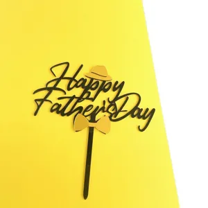 Cake topper per la festa del papà in acrilico nero con cappello e farfallina decoro.