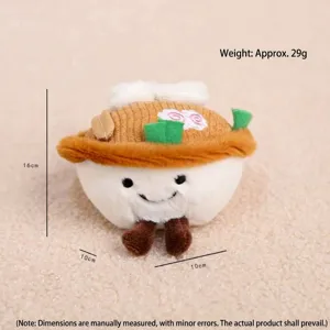 Detalle del tierno peluche de tazón de ramen con tela muy suave y carita bordada.
