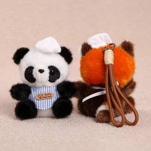 Porte-clés poupée panda et panda roux en peluche mignons avec des bavoirs rayés.