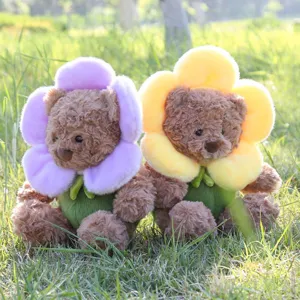 Süßer Plüsch Blumen Bär Detail Spielzeug, weicher Teddybär mit buntem Blumenkragen für Kinder.