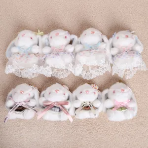 Süßes Hasen Plüschtier Schlüsselanhänger und Taschenanhänger mit weichen Puppen Details.