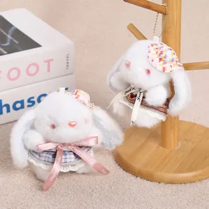 Niedlicher Plüschhase Schlüsselanhänger flauschiger Kaninchen Taschenanhänger mit Hut Rock