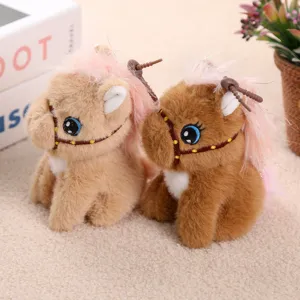 Schattig pluche paard knuffelpaar met roze manen, zacht speelgoed als cadeau voor kinderen.