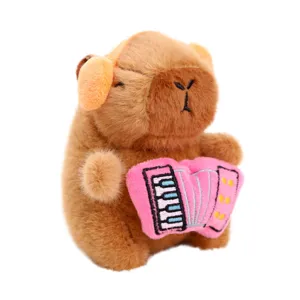 Adorable peluche capybara avec accordéon rose et écouteurs, douce suspension sac cadeau jouet.