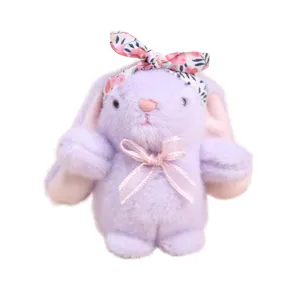 Lindo colgante de conejo de peluche morado con diadema floral y lazo rosa llavero de regalo.
