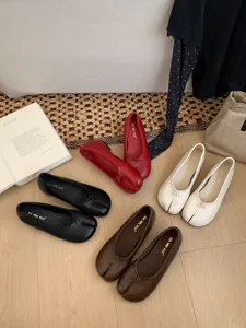 Zapatos Mary Jane con punta dividida retro para mujer, estilo francés cuña oculta en cuatro colores.