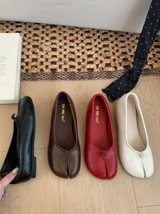 Zapatos planos Mary Jane vintage franceses con punta dividida para mujer, cuero cómodo.