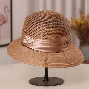 Franse elegante strozonnehoed voor vrouwen met parellint, zomer strandvakantie hoofdaanzicht.
