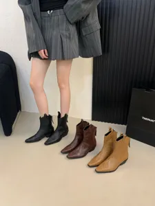 Chic chunky heel western short boots for women, retro pointed toe fashion booties for autumn.