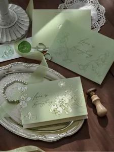 Ensemble de cartes de vœux et enveloppes dorees botaniques vintage pour cadeaux.