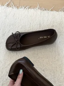 Scarpe basse da ballerina con fiocco dolce coreano da donna, mocassini piatti marroni.