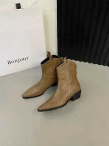 Brown retro western short boots for women, stylish pointed toe chunky heel ankle boots.