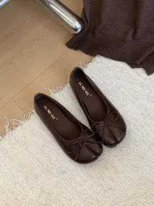 Scarpe basse coreane dolci con fiocco e punta spaccata da donna suola morbida comode