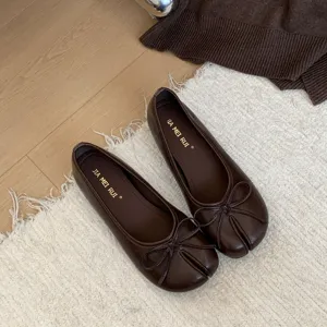 Scarpe basse da donna in stile coreano con grazioso fiocco e punta divisa ballerine morbide.