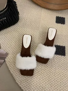 Estilo francés punta cuadrada abierta zapatillas peludas zapatos de otoño para mujer nueva