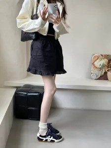 Women's casual German trainer sneakers, retro flat leather board shoes for spring outfits.