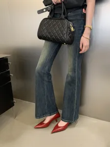 Elegant pointed-toe kitten heel pumps for women, comfortable autumn commuter fashion footwear.