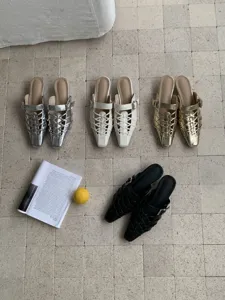 Mules intrecciate rétro da donna in vari colori, punta quadrata e tacco basso estivo.