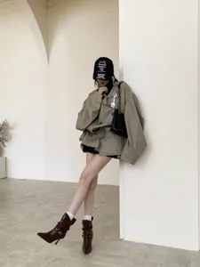 Botas marrones de tacón alto en punta para mujer, elegantes zapatos de invierno retro.